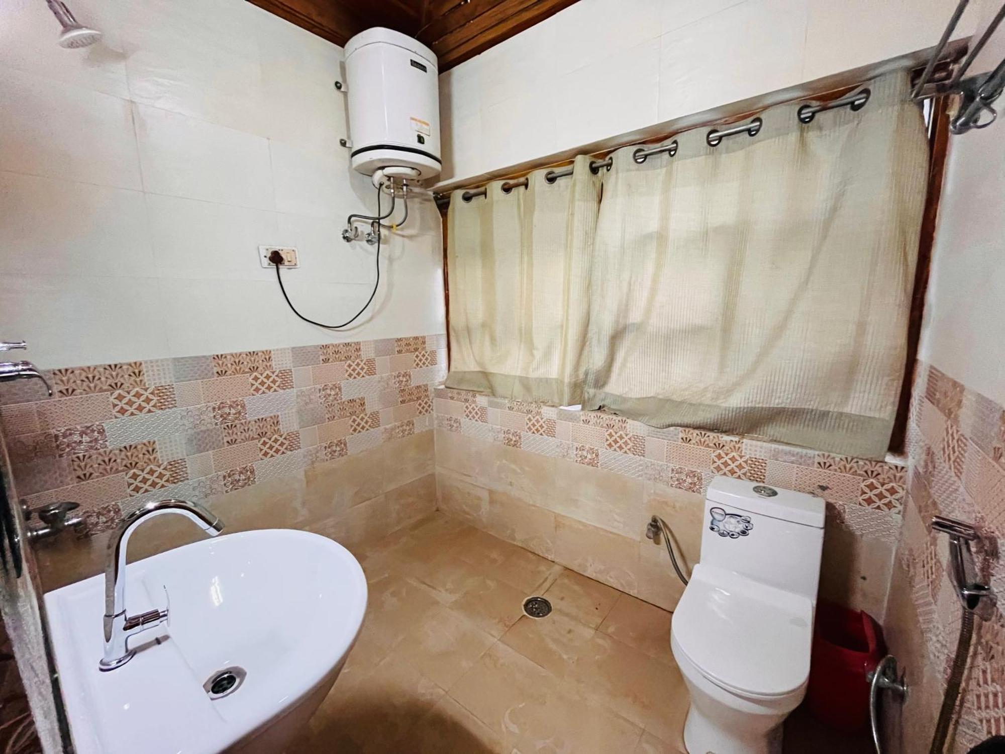 Himalayan River Mountain View 2 Bedrooms Cottage, Manali Екстериор снимка